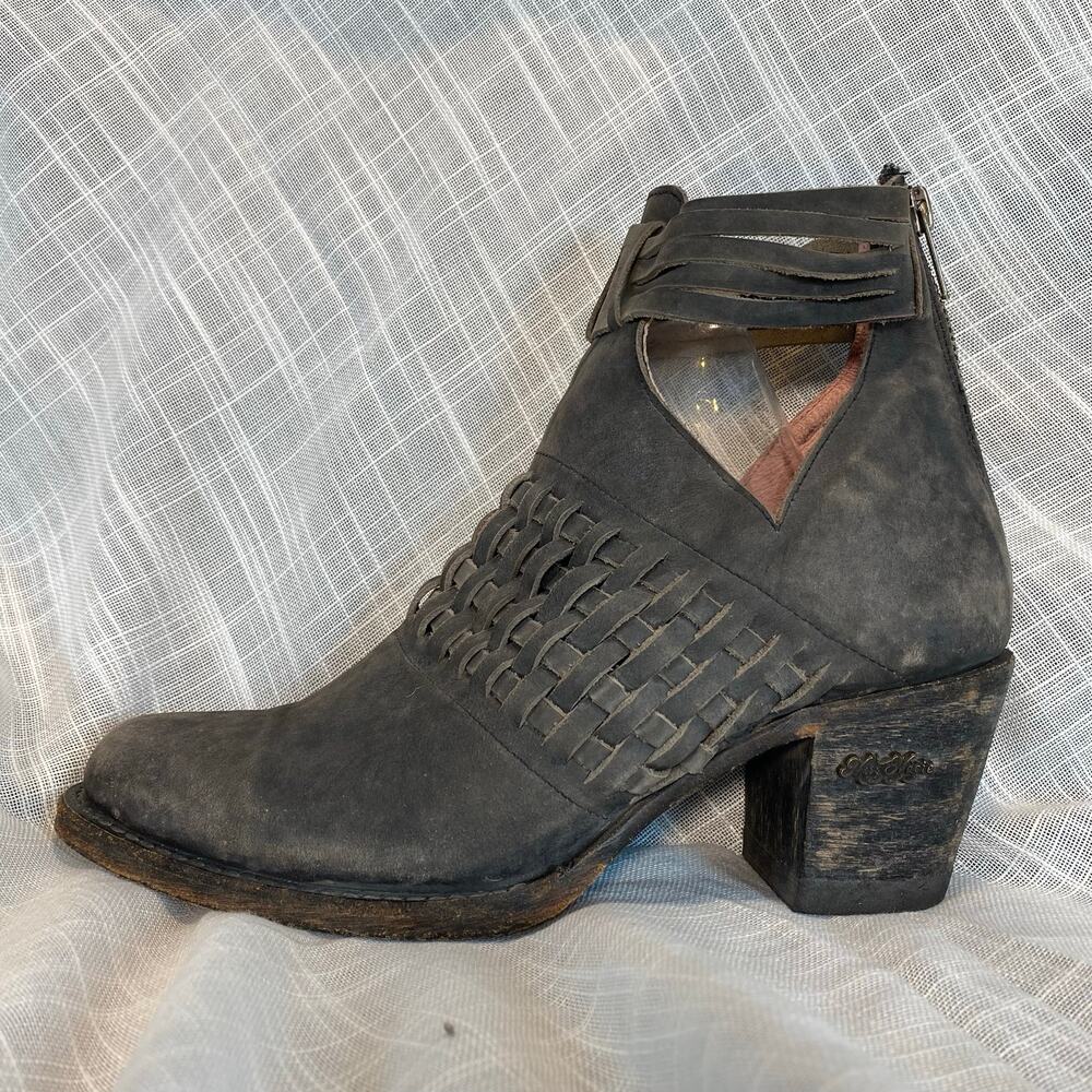 Miss Macie Womens 7.5 Gray Strappy Suede Coyote Crossing Ankle Bootie Boot